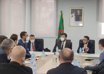 بنك الجزائر يرخّص لمصدري الخدمات الرقمية عبر الانترنت وكذا مصدري الخدمات الخاصة بالمؤسسات الناشئة وبالمهنيين غير التجاريين بالتصرّف في كامل إيراداتهم من الصادرات المسجّلة في الحسابات بالعملة الصعبة، وإعفائهم من التوطين المصرفي.