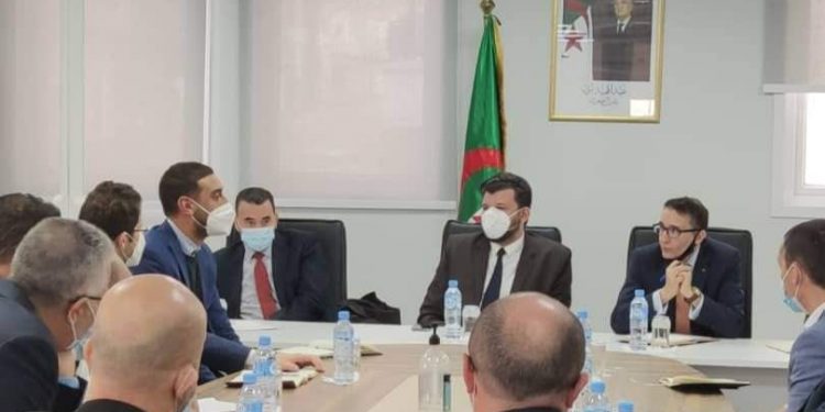 بنك الجزائر يرخّص لمصدري الخدمات الرقمية عبر الانترنت وكذا مصدري الخدمات الخاصة بالمؤسسات الناشئة وبالمهنيين غير التجاريين بالتصرّف في كامل إيراداتهم من الصادرات المسجّلة في الحسابات بالعملة الصعبة، وإعفائهم من التوطين المصرفي.