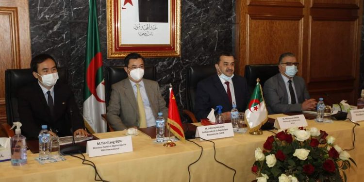 حفل_توقيع_مذكرة_تفاهم بين شركة FERAAL واتحاد شركات صينية المكون من MCC وCWE وHeyday Solar