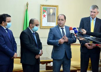 لقاء تقييمي مع متعاملي الهاتف النقال