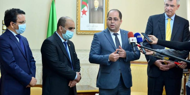 لقاء تقييمي مع متعاملي الهاتف النقال