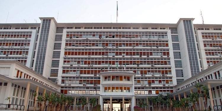 اجتماع الحكومة يدرس مشروع مرسوم تنفيذي يتضمن إنشاء الديوان الوطني للأوقاف والزكاة