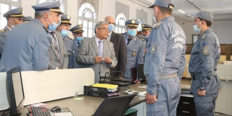 المدير العام للجمارك : ضرورة إستحداث فضاءات لتخزين البضائع خارج الموانئ
