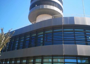 وزير الأشغال العمومية والنقل يدشن برج المراقبة الجديد بمطار محمد بوضياف قسنطينة