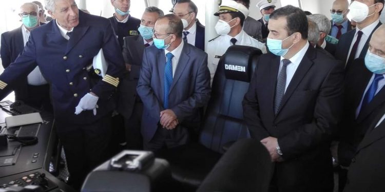 وزير الطاقة والمناجم يشرف على مراسم استلام سفينة الامداد طولقة.