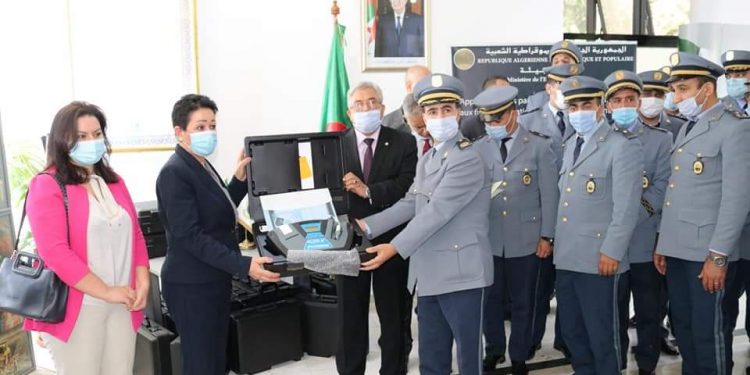 وزارة البيئة تسلم معدات تشخيص الغازات المبردة لصالح المديرية العامة للجمارك