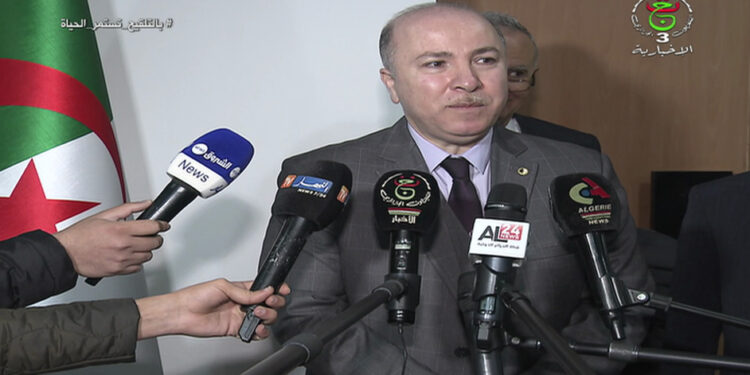 رفع التجميد عن جميع المشاريع التي تخلق الثروة ومناصب الشغل