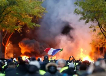 بداية الاحتجاجات في فرنسا وسط توقعات توقف وشلل في العديد من القطاعات