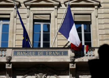 فرنسا: البنك المركزي يتوقع تراجع النمو بسبب التوترات السياسية