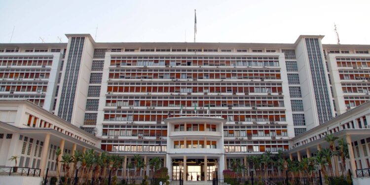 جماعات محلية: دورة تكوينية في مجال تطوير البرمجيات والتطبيقات لفائدة مهندسي القطاع