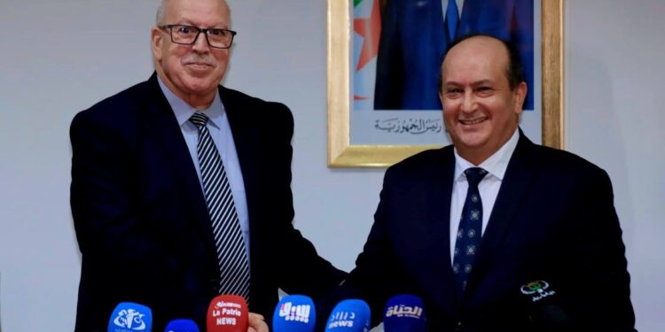 الحكومة الجديدة: السيد يحيى بشير يتسلم مهامه وزيرا للصناعة