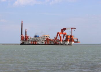 جلاوي: توسعة ميناء عنابة الفوسفاتي تمثل “مشروعا إستراتيجيا لرفع تنافسية الاقتصاد الوطني”