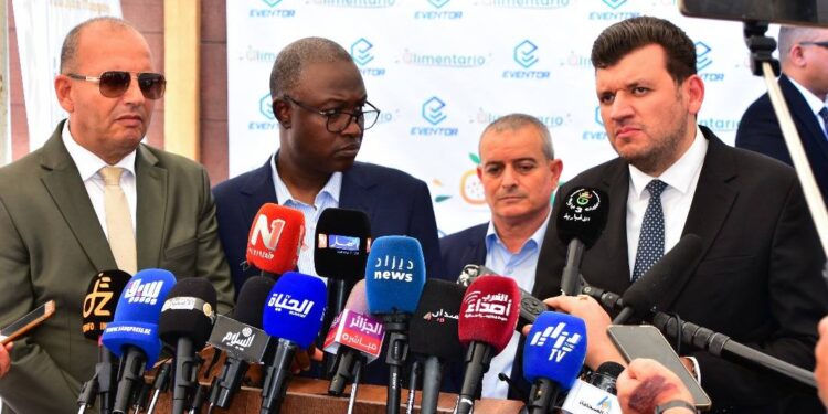 السيد وليد يبرز بمستغانم أهمية الاعتماد على المعرفة والتكنولوجيا والكفاءات الشابة في القطاع الفلاحي
