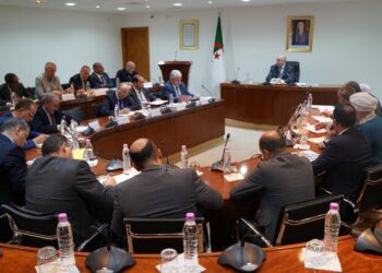 صناعة: السيد بشير يترأس اجتماعا حول مشاريع مجمع الصناعات الميكانيكية