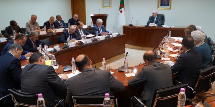 صناعة: السيد بشير يترأس اجتماعا حول مشاريع مجمع الصناعات الميكانيكية
