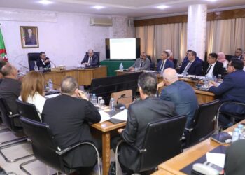 سعيود يعقد اجتماعا تقييميا لورشات رقمنة قطاع الداخلية وتطوير النقل البحري