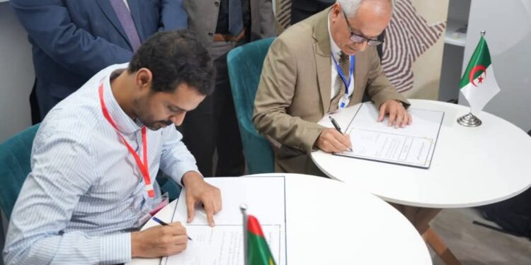 “إياتياف 2025” بالجزائر: “جيكا” توقّع اتفاقية لتصدير 360 ألف طن من الكلنكر إلى موريتانيا
