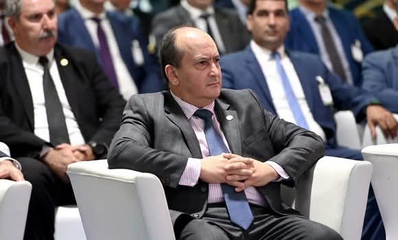 الوزير الأول يتابع عرضا حول مجمع “مدار القابضة”