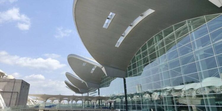 مطار الجزائر الدولي: إدماج تقنيات الذكاء الاصطناعي ابتداء من ديسمبر المقبل