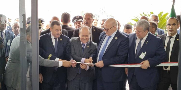 الوزير الأول يشرف بولاية جيجل على تدشين مركب سحق البذور الزيتية واستخلاص الزيوت النباتية