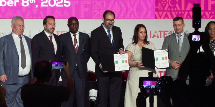 “إياتياف 2025” بالجزائر:  توقيع عقود تتجاوز 300 مليون دولار بين مؤسسات جزائرية و نظيراتها الإفريقية