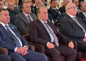 الوزير الأول يؤكد التزام الدولة بإعادة تشغيل المشاريع المصادرة في إطار محاربة الفساد