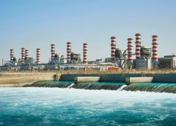 الرئيس تبون يأمر بتوزيع المياه المحلاة من المحطات الجديدة إلى مدى لا يقل عن 250 كلم من السواحل