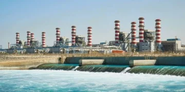 الرئيس تبون يأمر بتوزيع المياه المحلاة من المحطات الجديدة إلى مدى لا يقل عن 250 كلم من السواحل