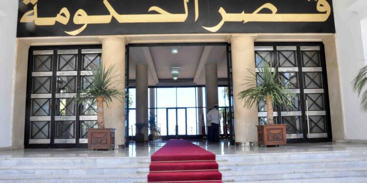 اجتماع الحكومة: دراسة المشروع التمهيدي لقانون المالية لسنة 2026 وعرض حول ورقة الطريق لتطوير المؤسسات المصغرة