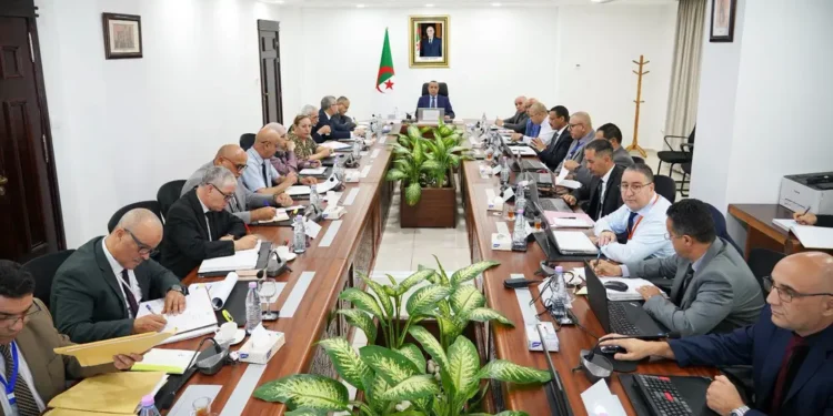 عجال يترأس اجتماع لجنة التنسيق القطاعية