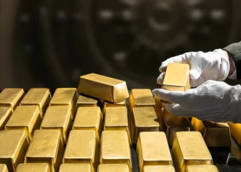 الذهب يتراجع بأكثر من 1 بالمئة ويواجه أكبر انخفاض شهري منذ أواخر 2008