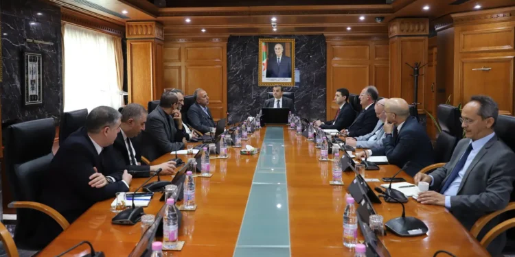 عرقاب يبحث آفاق التعاون مع رئيس الشركة الإيرانية “فرايندا”